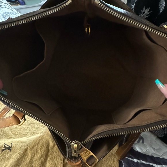 Authentic Louis Vuitton Totally MM. - Picture 14 of 16